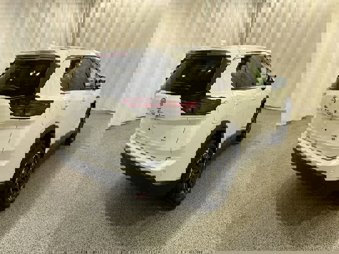 2026 Nissan Rogue SV photo 4