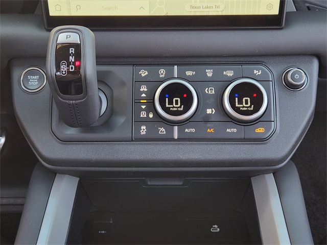 2025 Land Rover Defender 130 V8 photo 13
