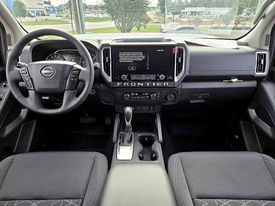 2025 Nissan Frontier Crew Cab SV photo 8