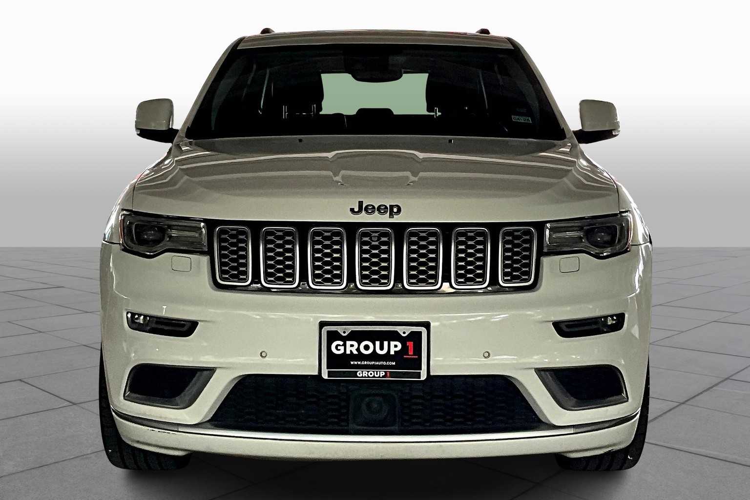 2017 Jeep Grand Cherokee Summit photo 3