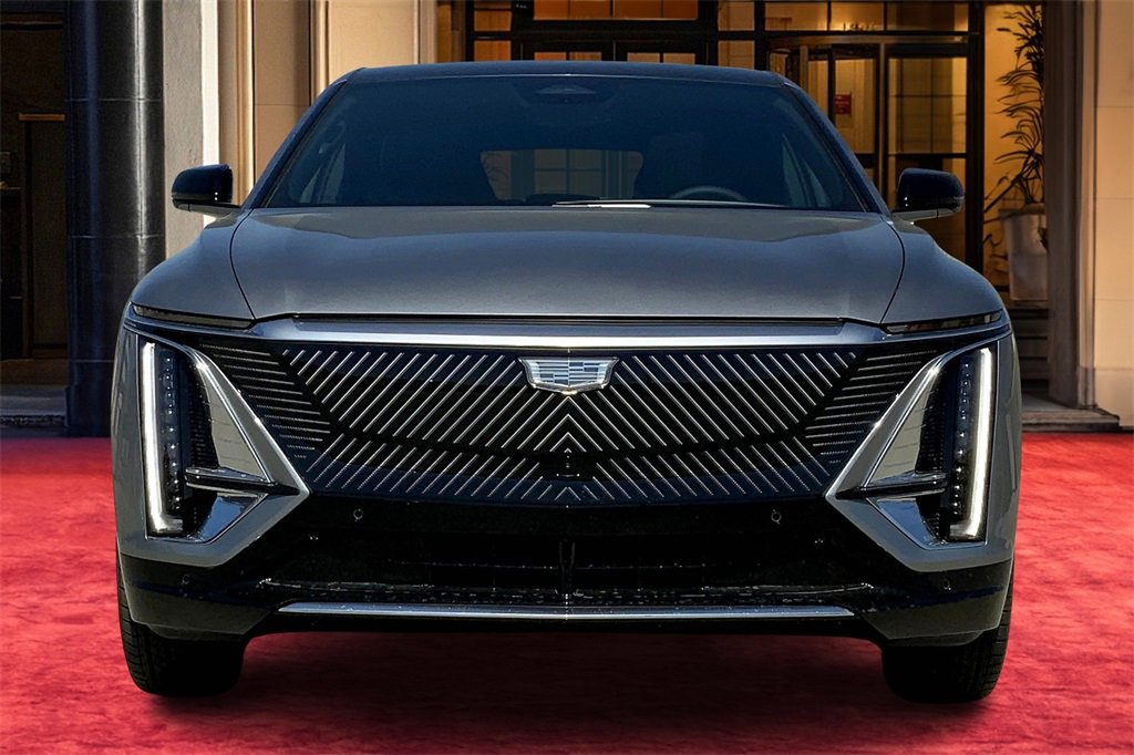 2025 Cadillac Lyriq Luxury photo 3