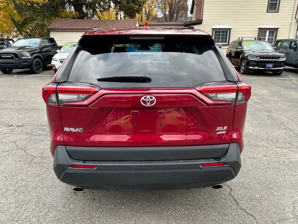 2024 Toyota RAV4 XLE Premium photo 3
