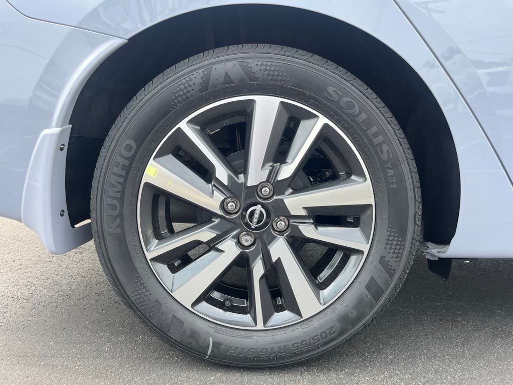 2025 Nissan Versa SV photo 12