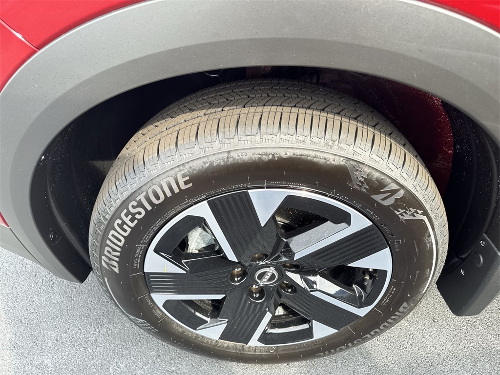 2025 Nissan Kicks SV photo 14