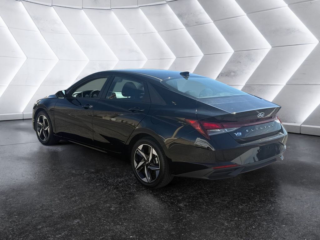 2023 Hyundai Elantra SEL photo 6