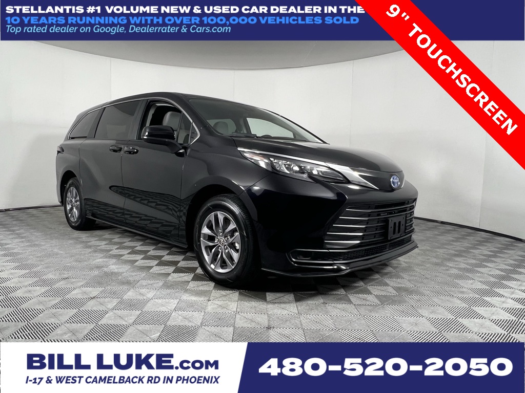 2024 Toyota Sienna LE's photo