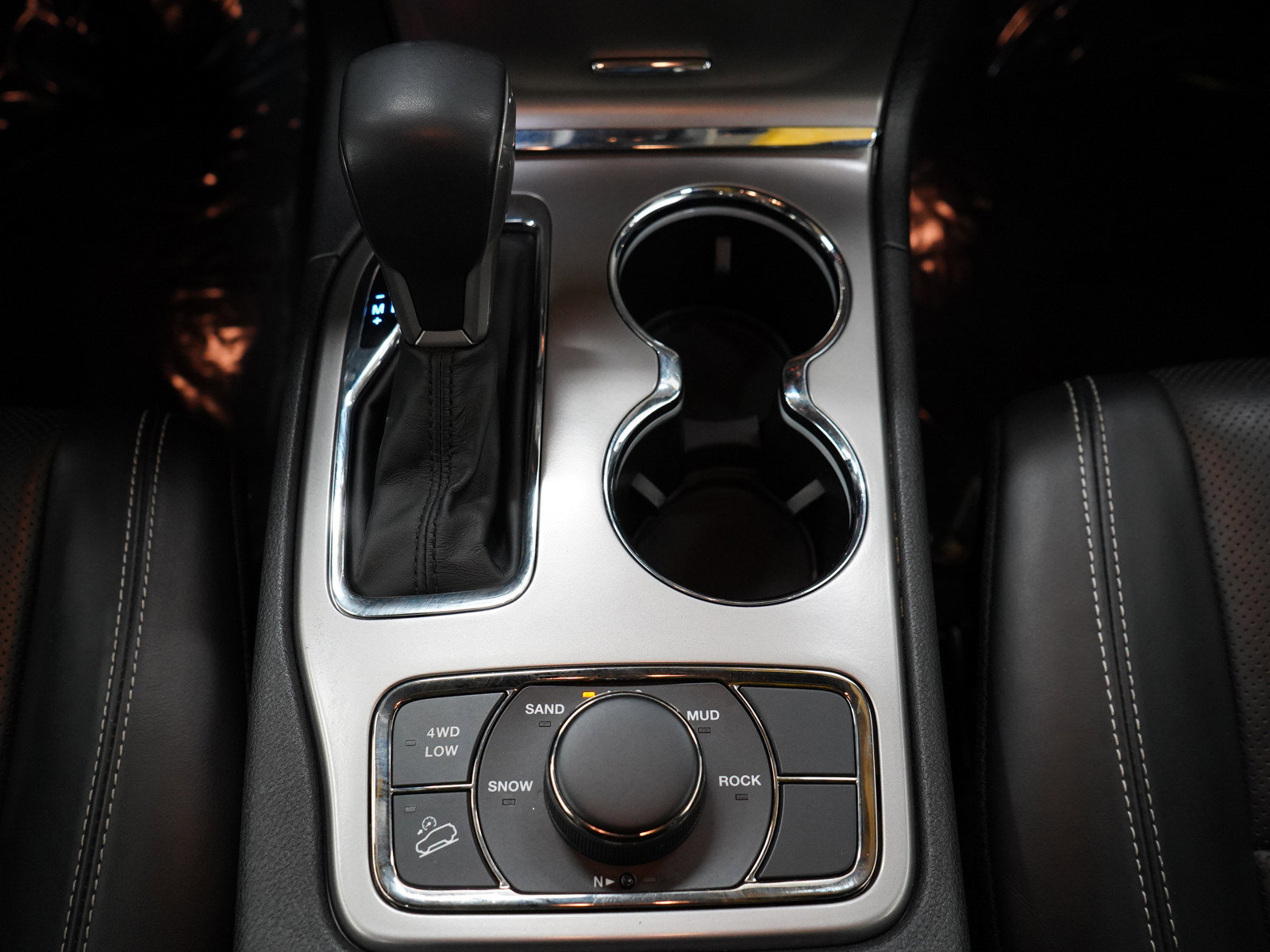 2021 Jeep Grand Cherokee Anniversary Edition photo 15
