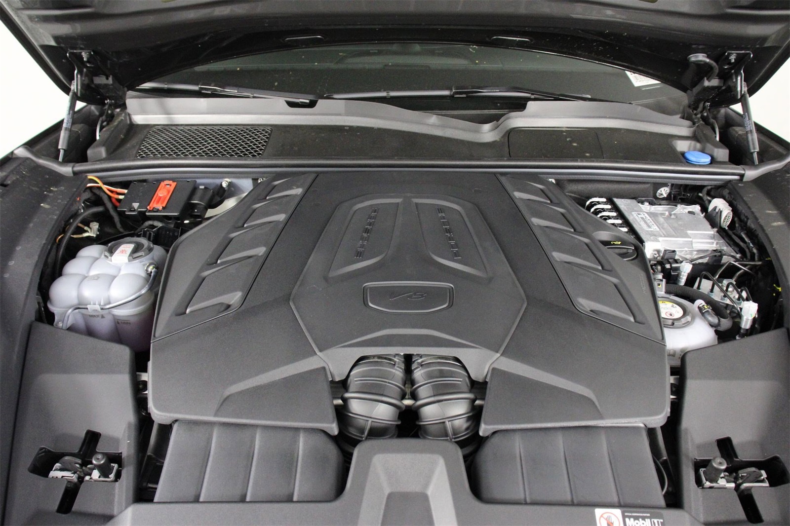 2025 Porsche Cayenne E-Hybrid Turbo photo 17