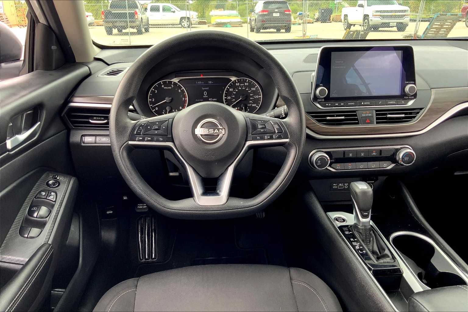 2024 Nissan Altima 2.5 SV photo 5