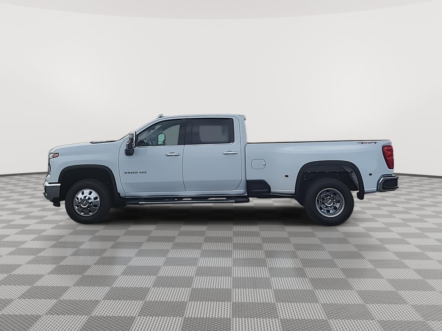 2025 Chevrolet Silverado 3500HD LTZ photo 2