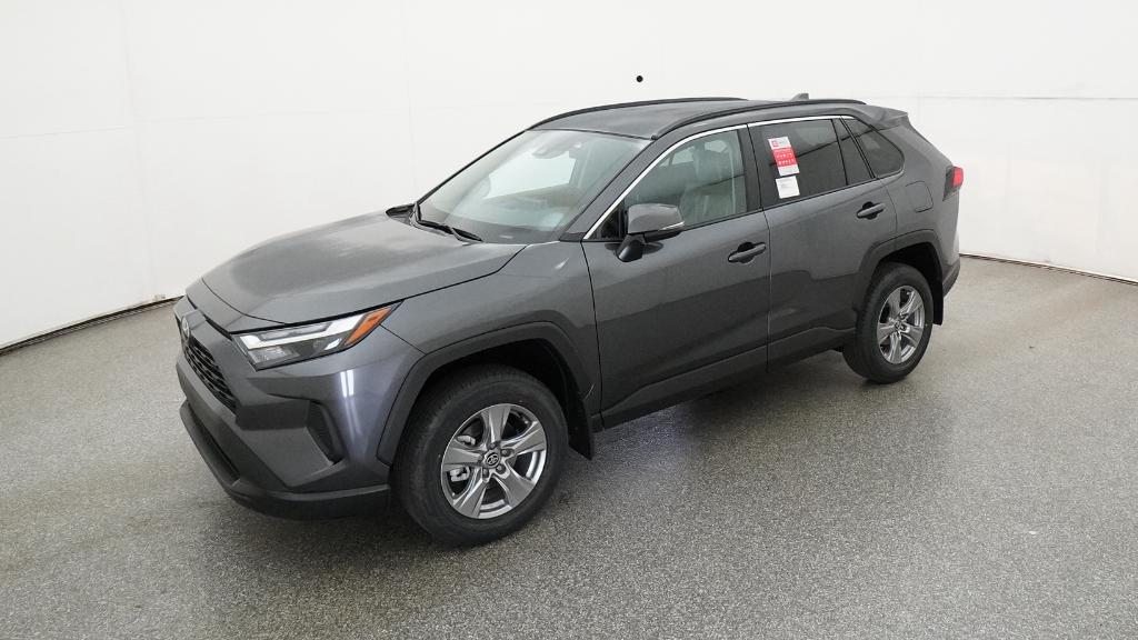 2025 Toyota RAV4 XLE's photo