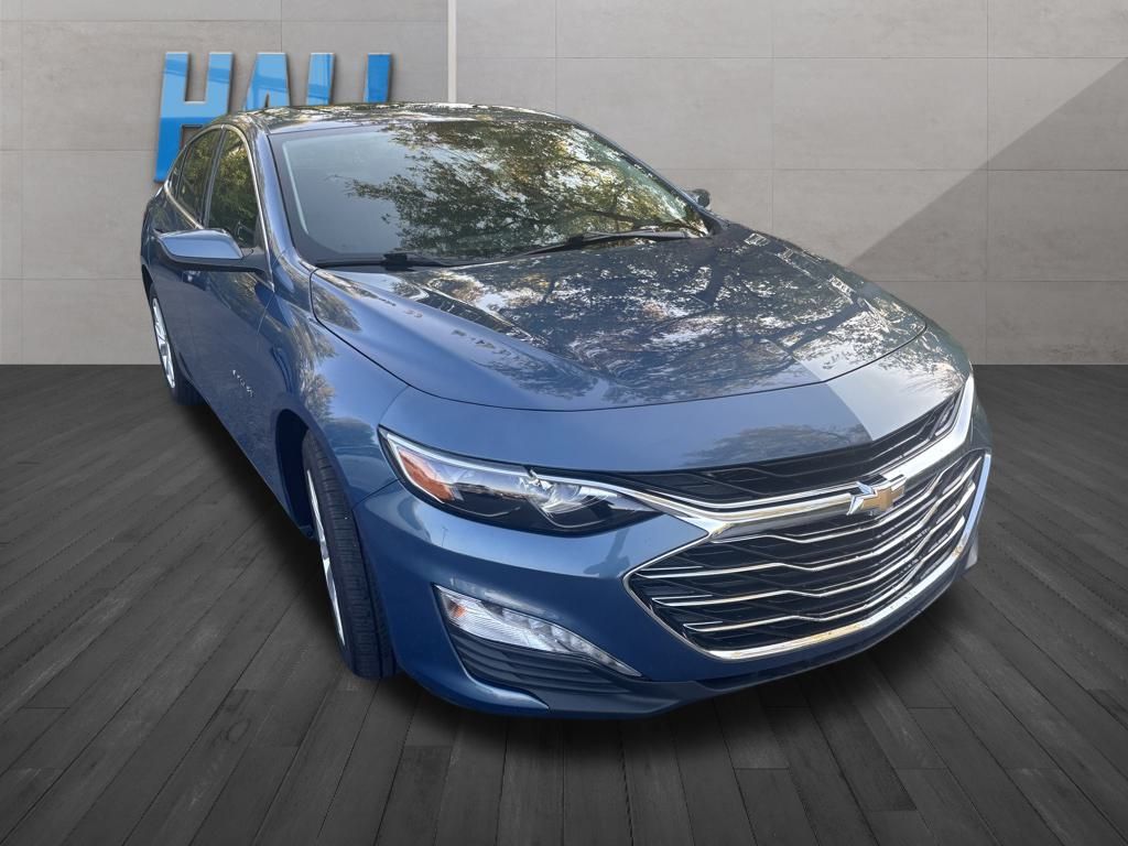 2024 Chevrolet Malibu 1LT photo 3