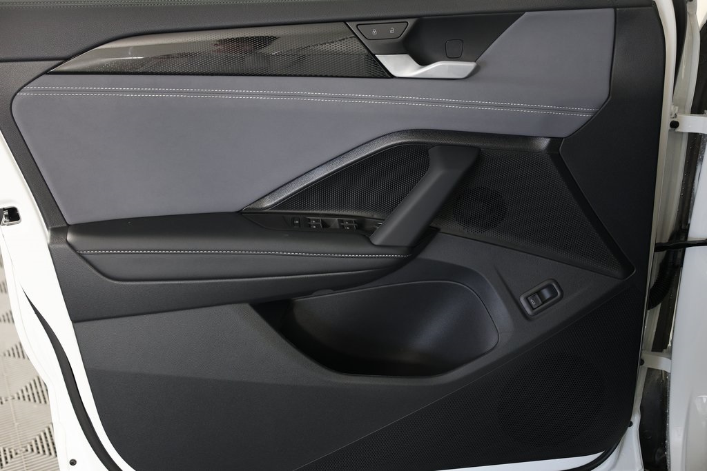 2025 Volkswagen Tiguan SE R-Line Black photo 4