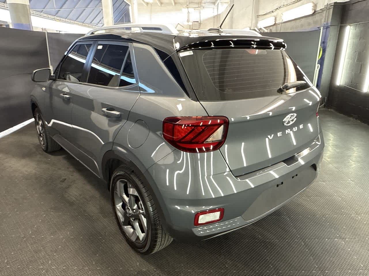 2024 Hyundai Venue Limited photo 13