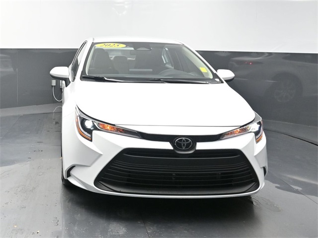 2025 Toyota Corolla LE photo 2