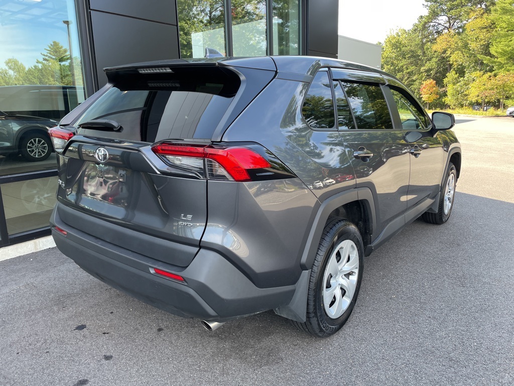 2022 Toyota RAV4 LE photo 4