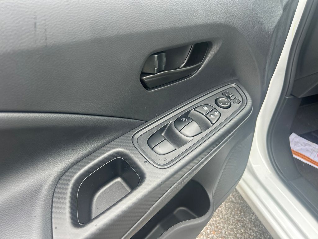 2025 Nissan Versa 1.6 S photo 10
