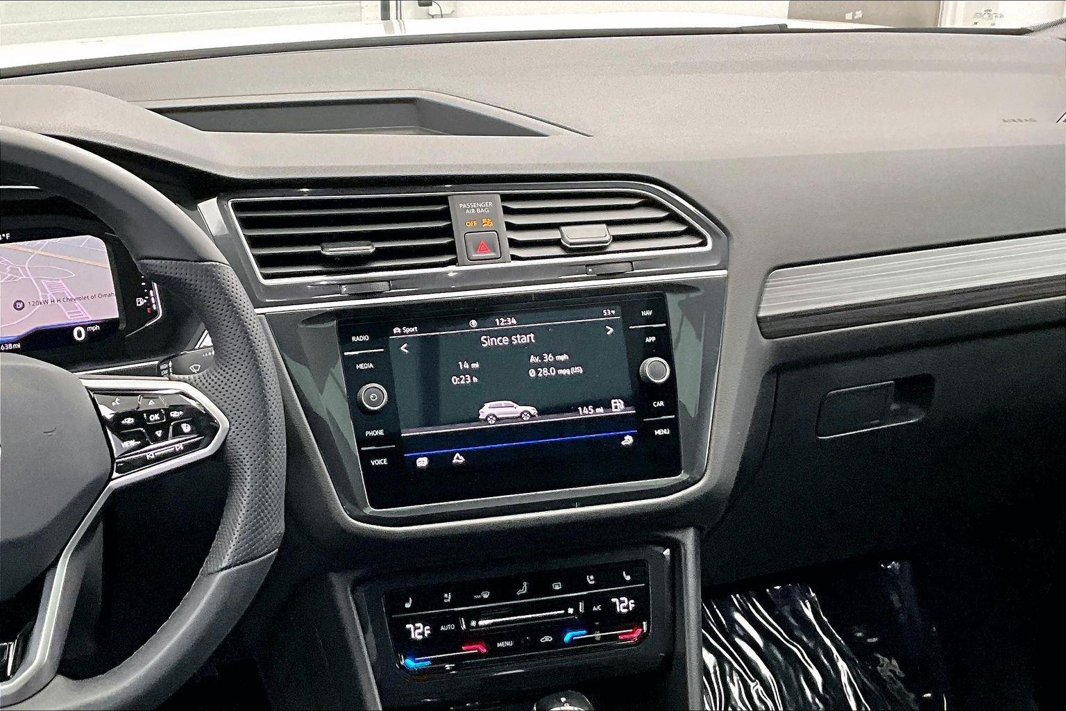 2024 Volkswagen Tiguan SEL R-Line Black photo 4