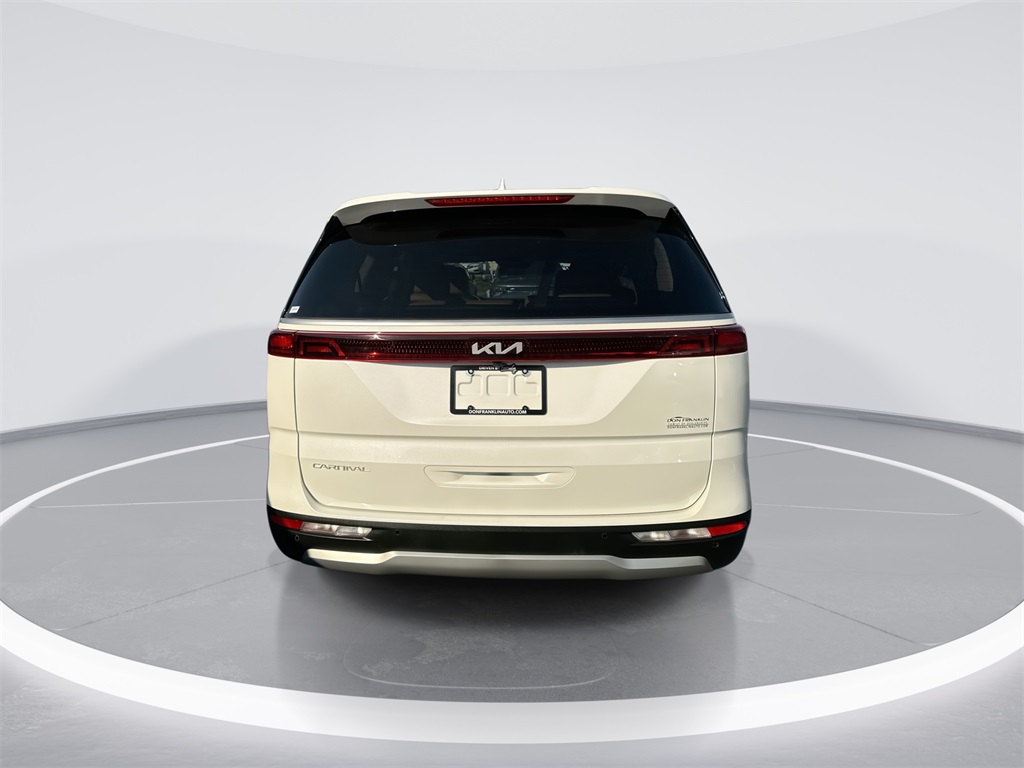 2024 Kia Carnival LX photo 7