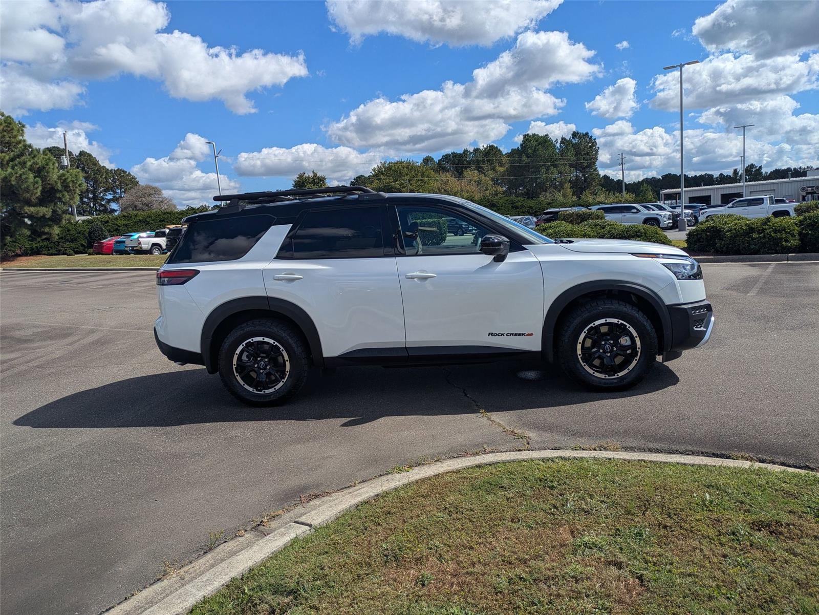2025 Nissan Pathfinder Rock Creek photo 3