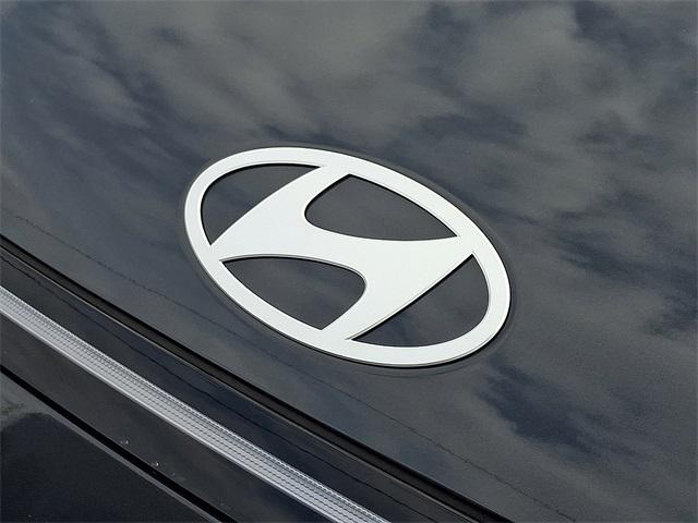 2026 Hyundai Kona SEL photo 4