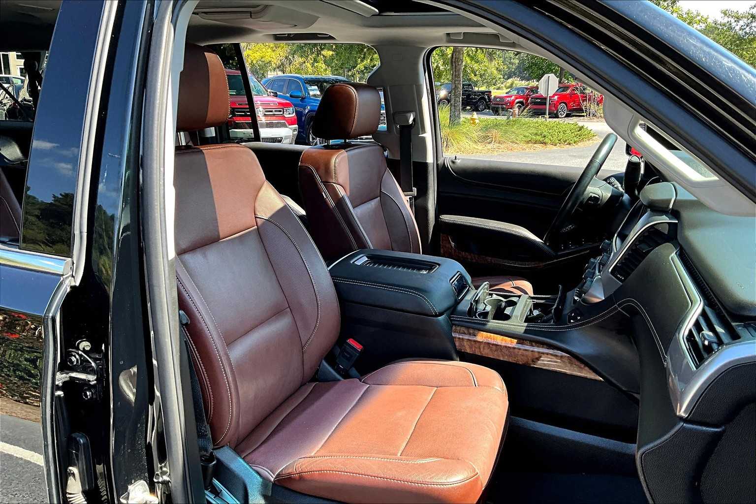 2019 Chevrolet Suburban Premier photo 8
