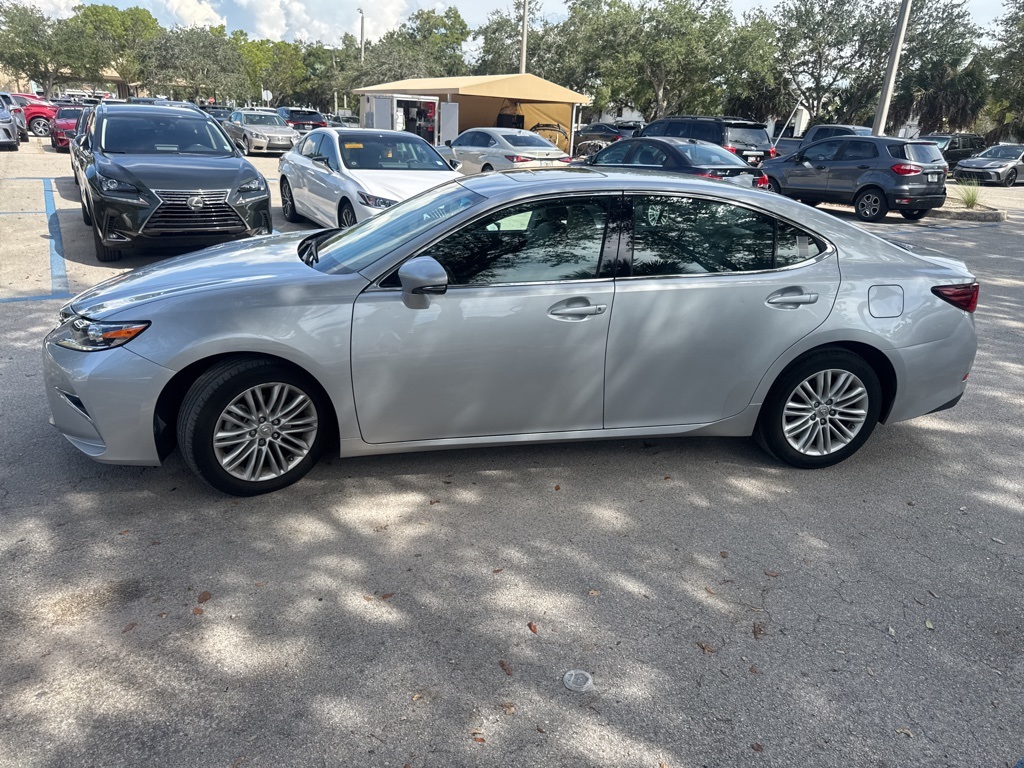 2017 Lexus ES 350 photo 4