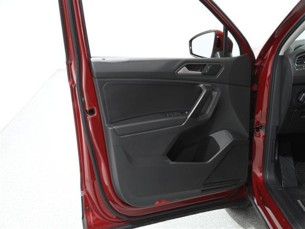 2021 Volkswagen Tiguan SE photo 4