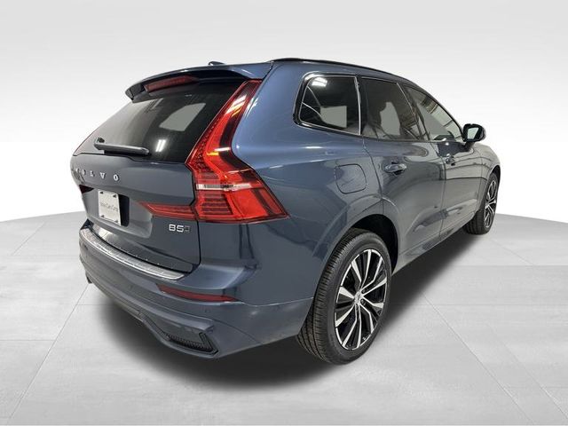 2025 Volvo XC60 B5 Plus photo 3