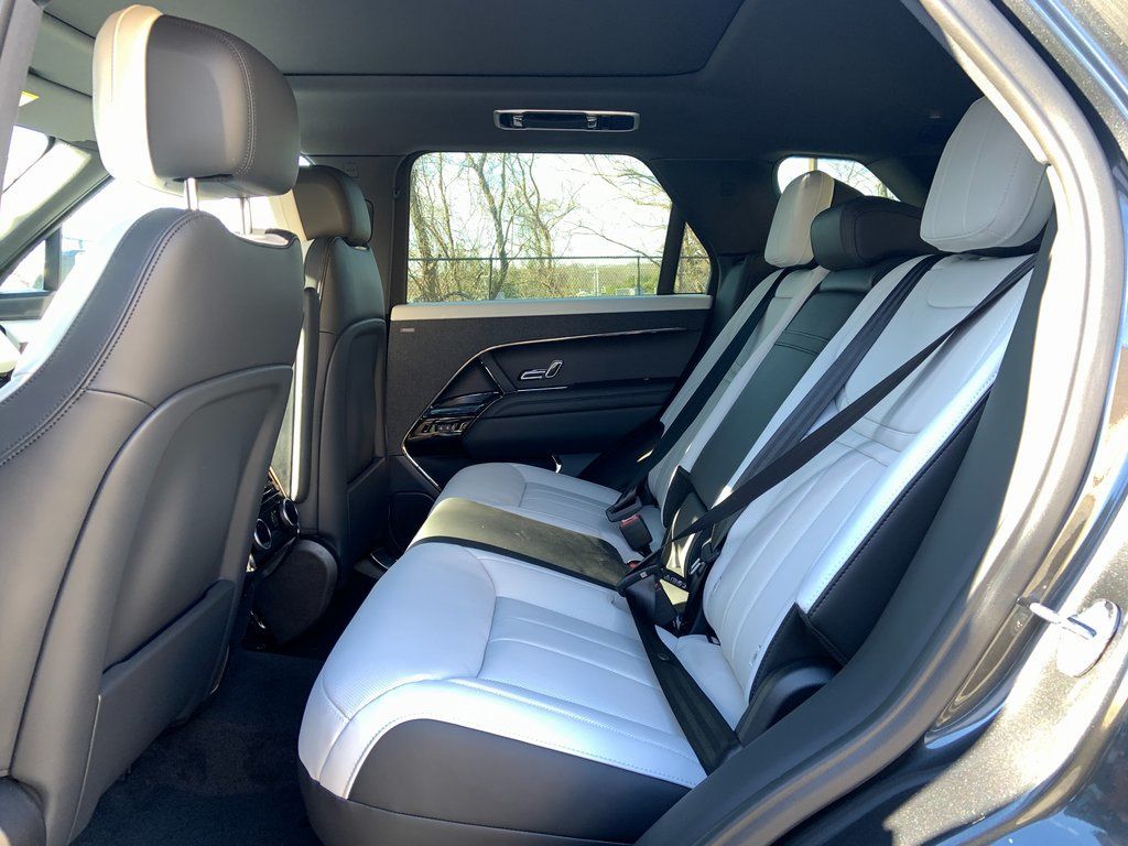 2025 Land Rover Range Rover Sport SE photo 13