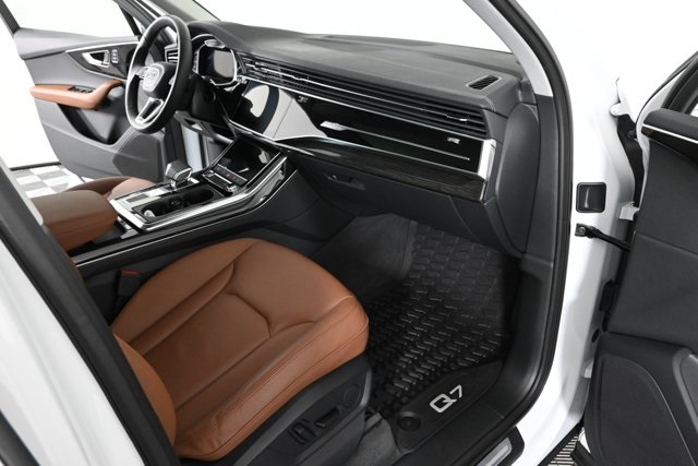 2024 Audi Q7 45 Premium photo 10
