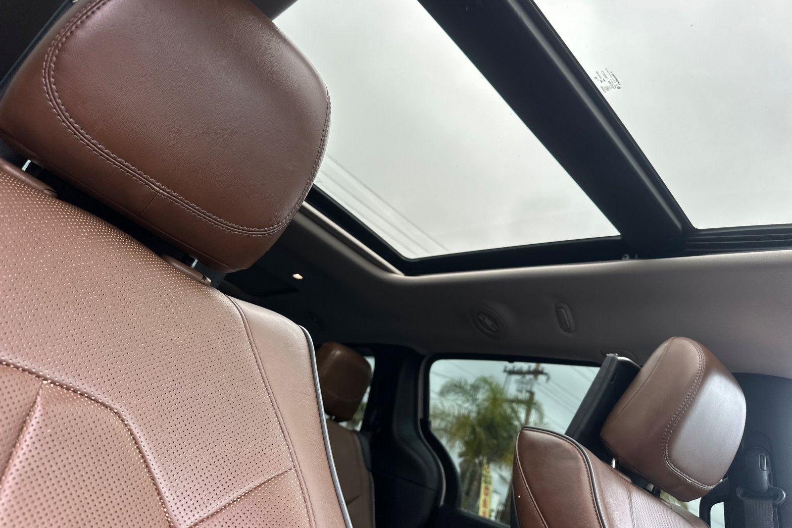2017 Chrysler Pacifica Limited photo 4