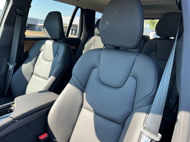 2025 Volvo XC90 T8 Core photo 19