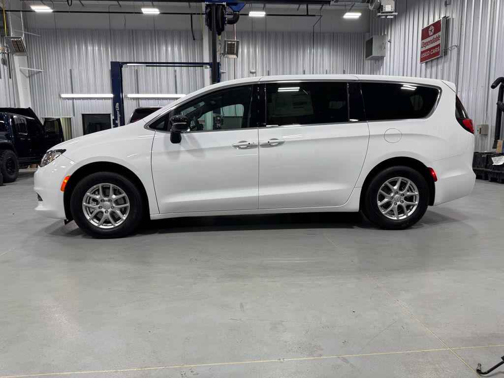 2026 Chrysler Voyager LX photo 2