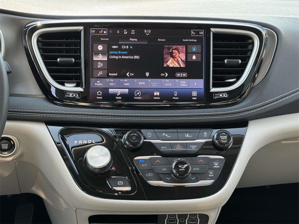 2023 Chrysler Pacifica Touring L photo 19