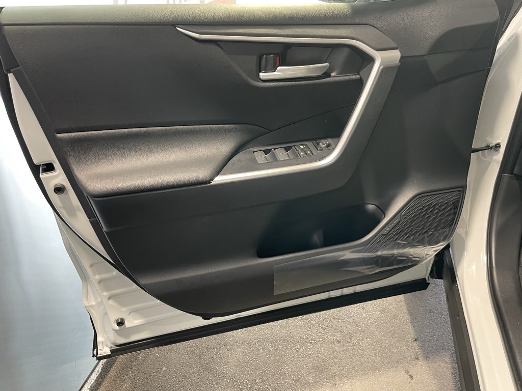 2024 Toyota RAV4 Hybrid SE photo 30