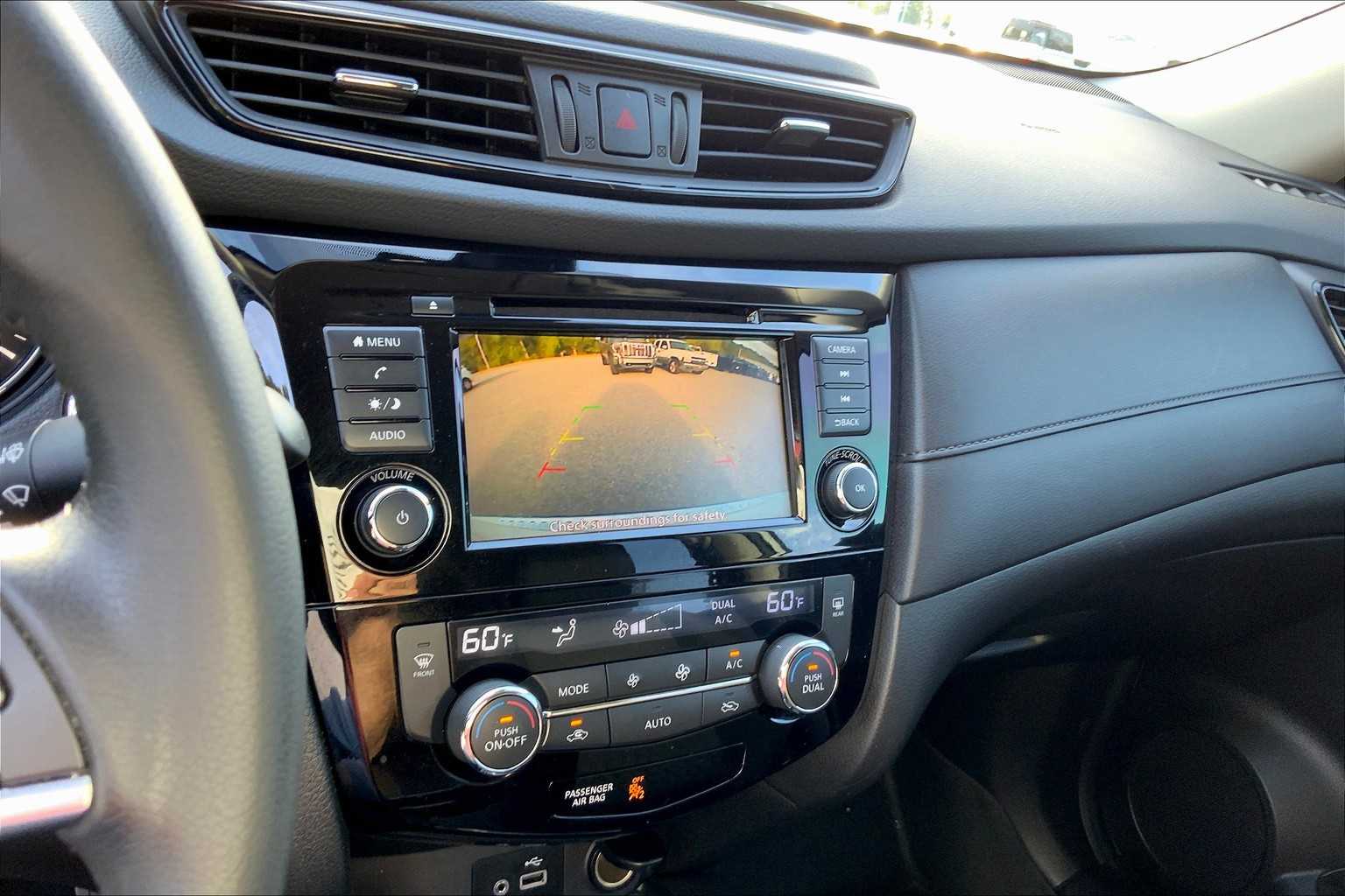 2020 Nissan Rogue SV photo 25