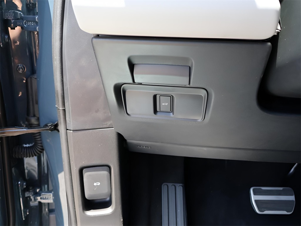 2026 Land Rover Range Rover Evoque Dynamic SE photo 30
