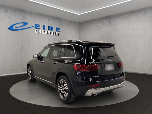 2025 Mercedes Benz GLB 250 4MATIC photo 3