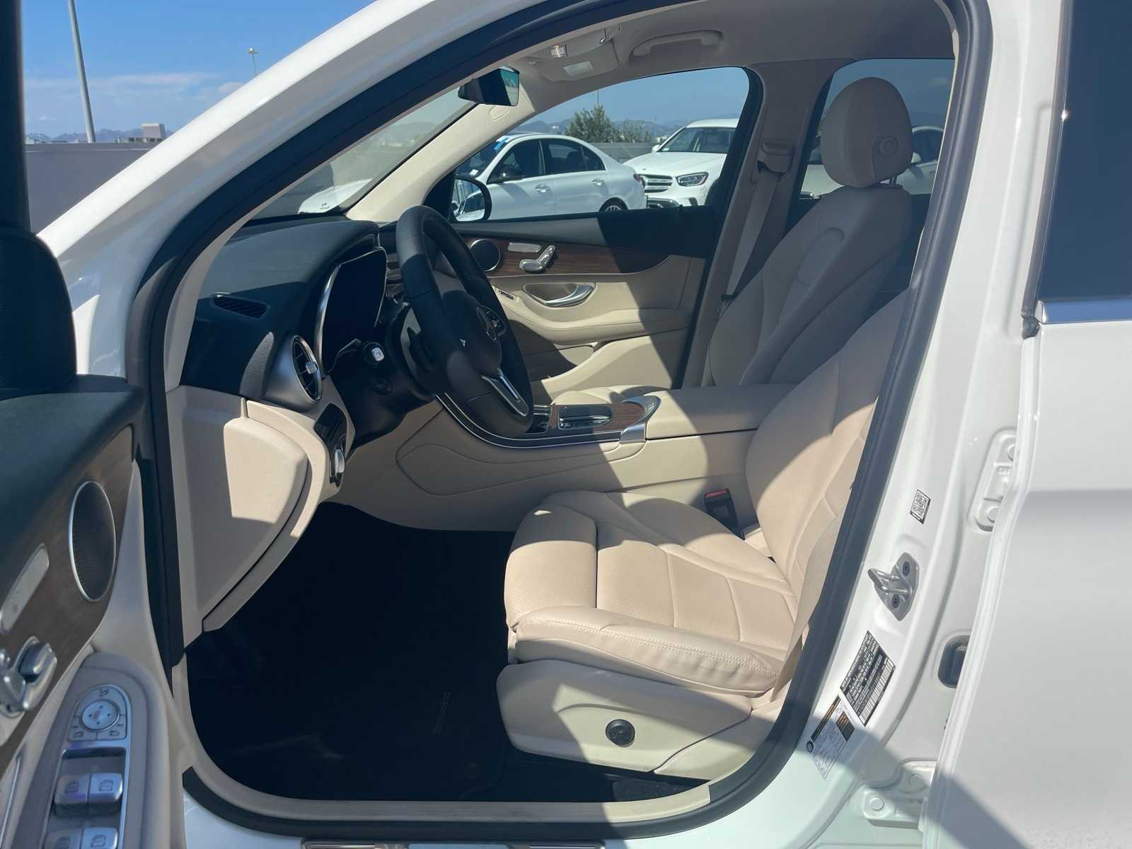 2022 Mercedes Benz GLC 300 photo 7