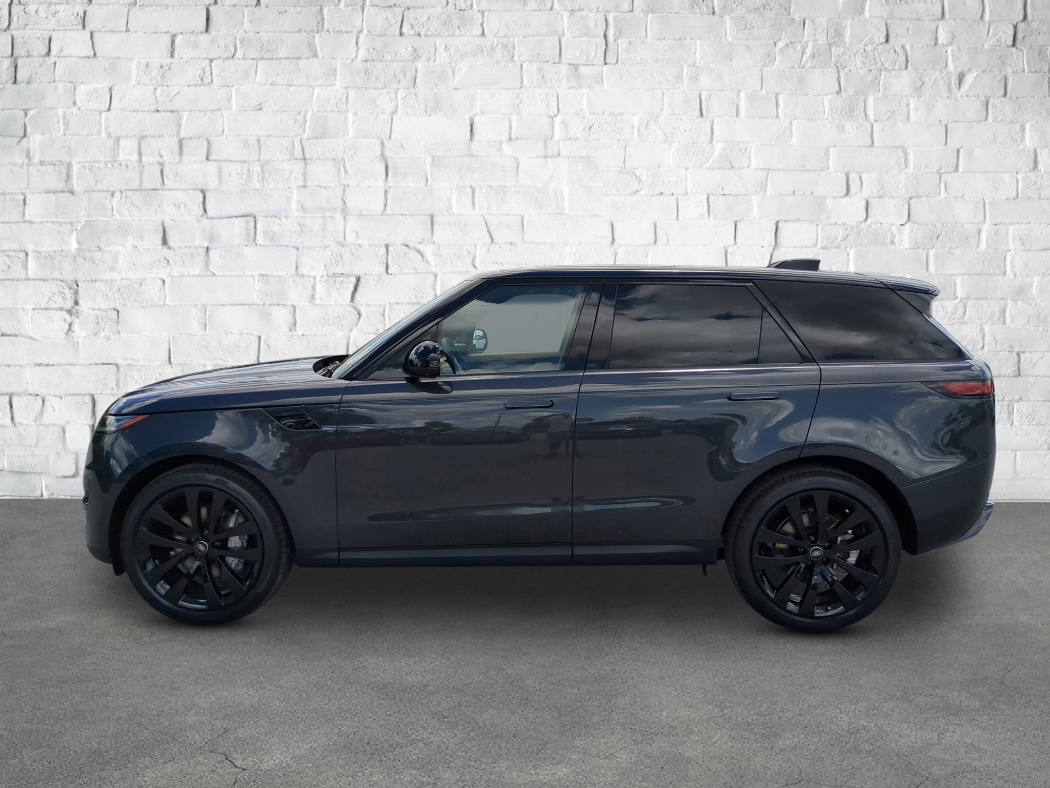 2025 Land Rover Range Rover Sport SE photo 2