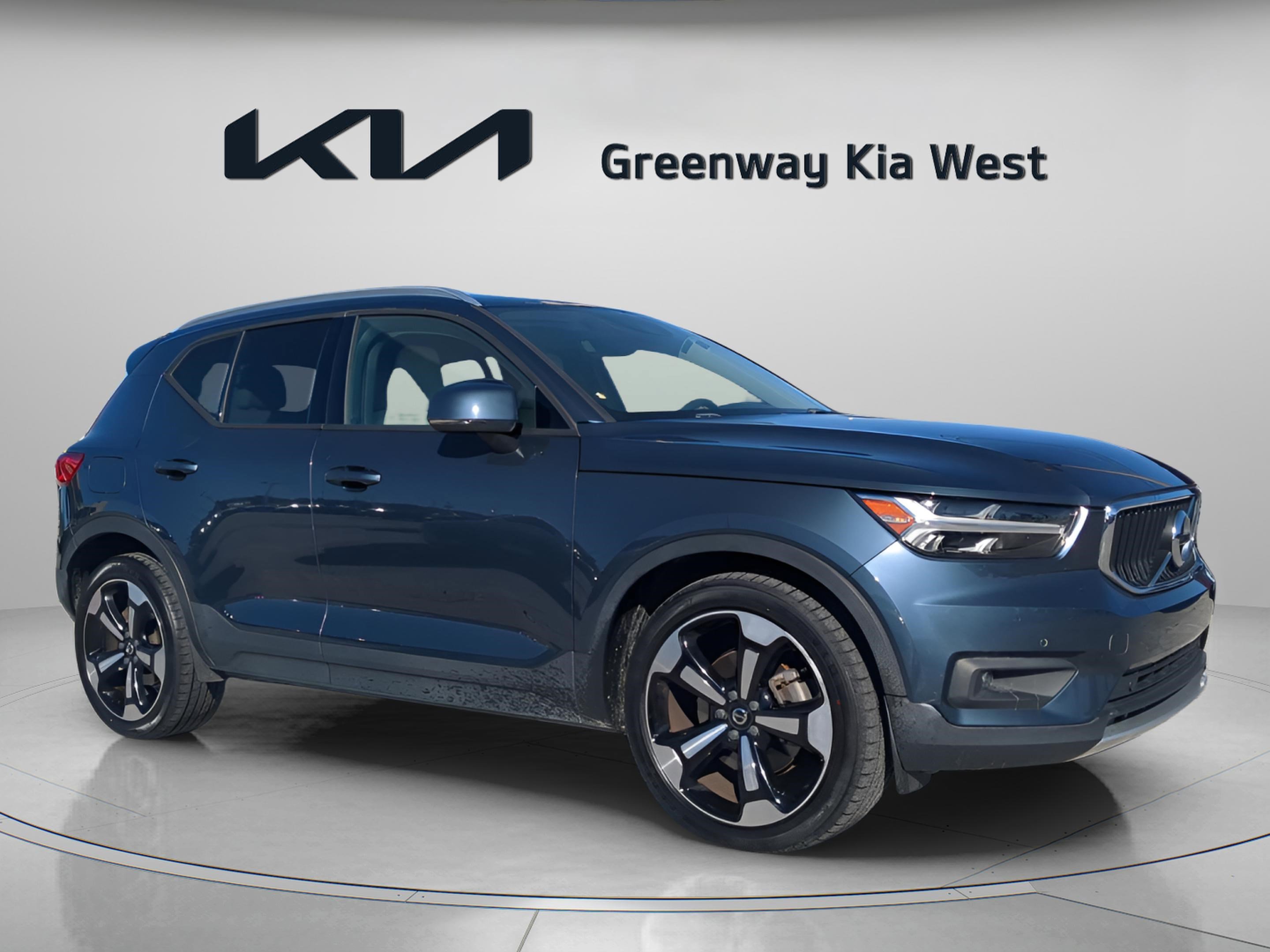 2021 Volvo XC40 Momentum