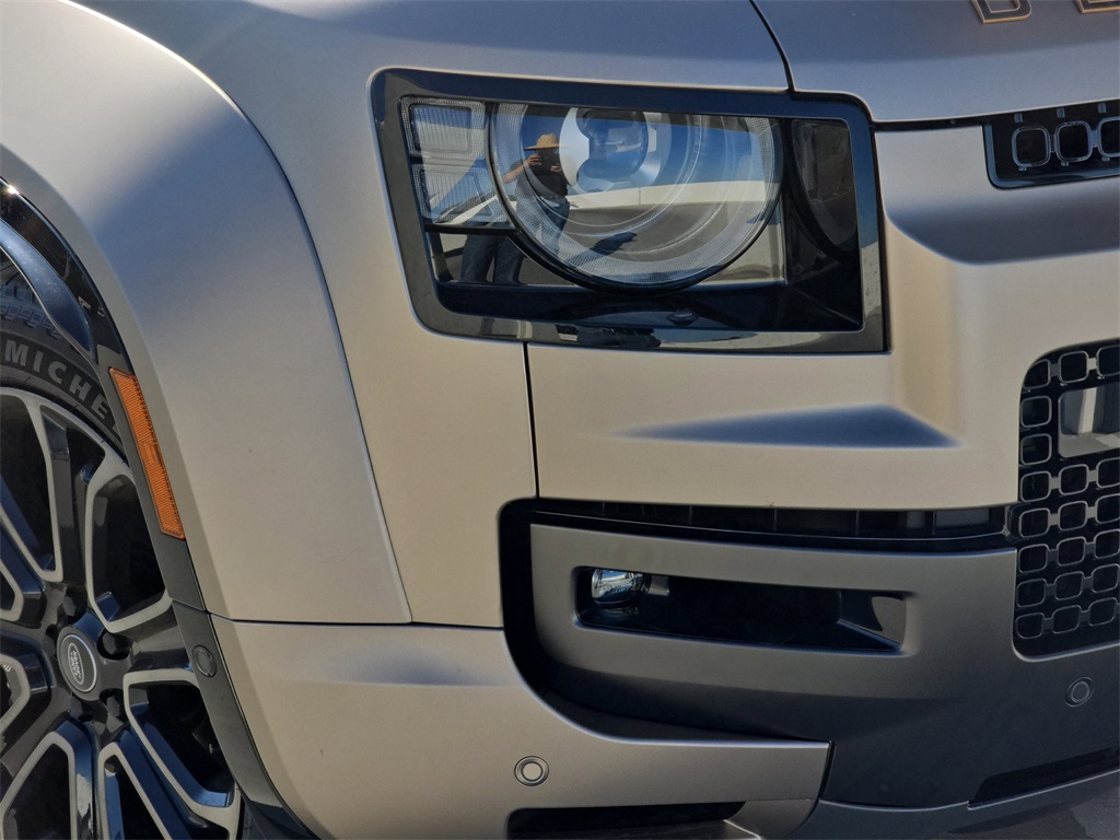 2025 Land Rover Defender 110 V8 photo 31