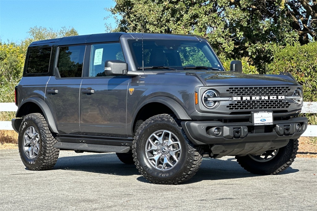 2025 Ford Bronco Badlands photo 2