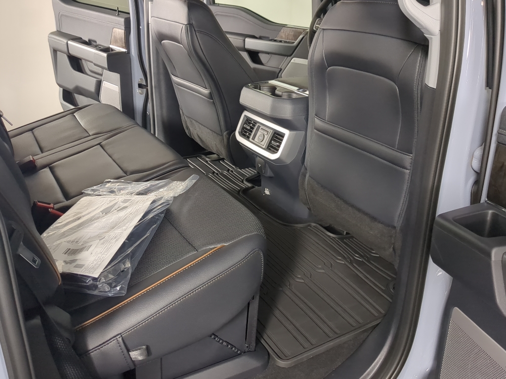 2025 Ford F-350 Lariat photo 18