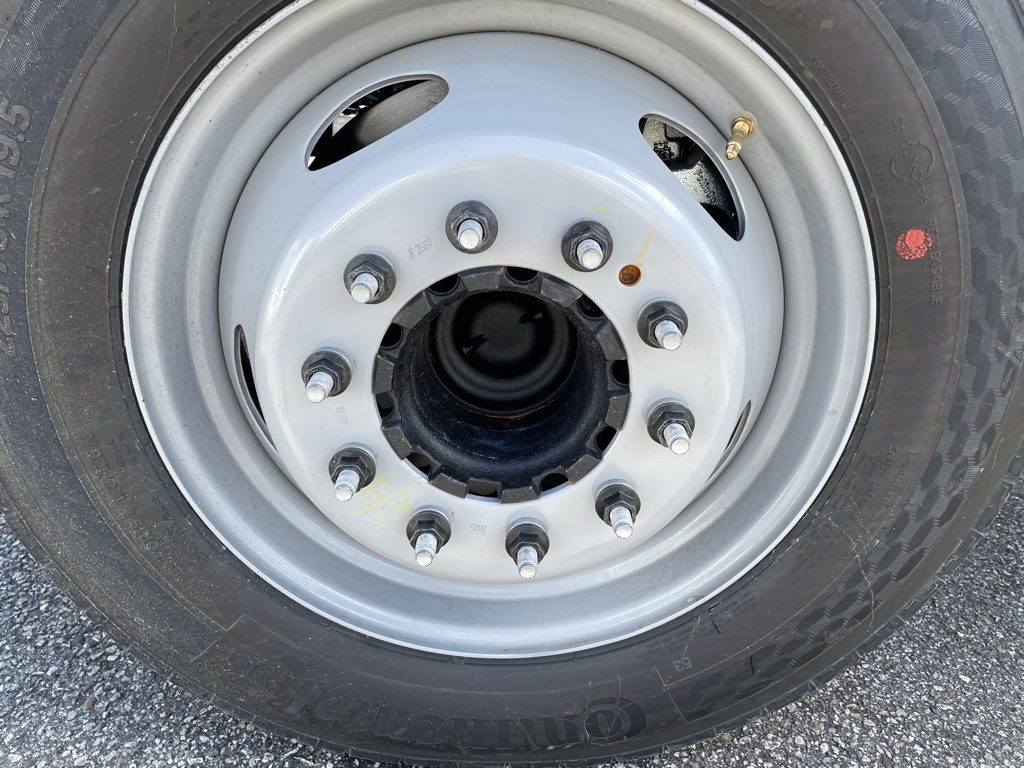 2025 Ford F-550 photo 4