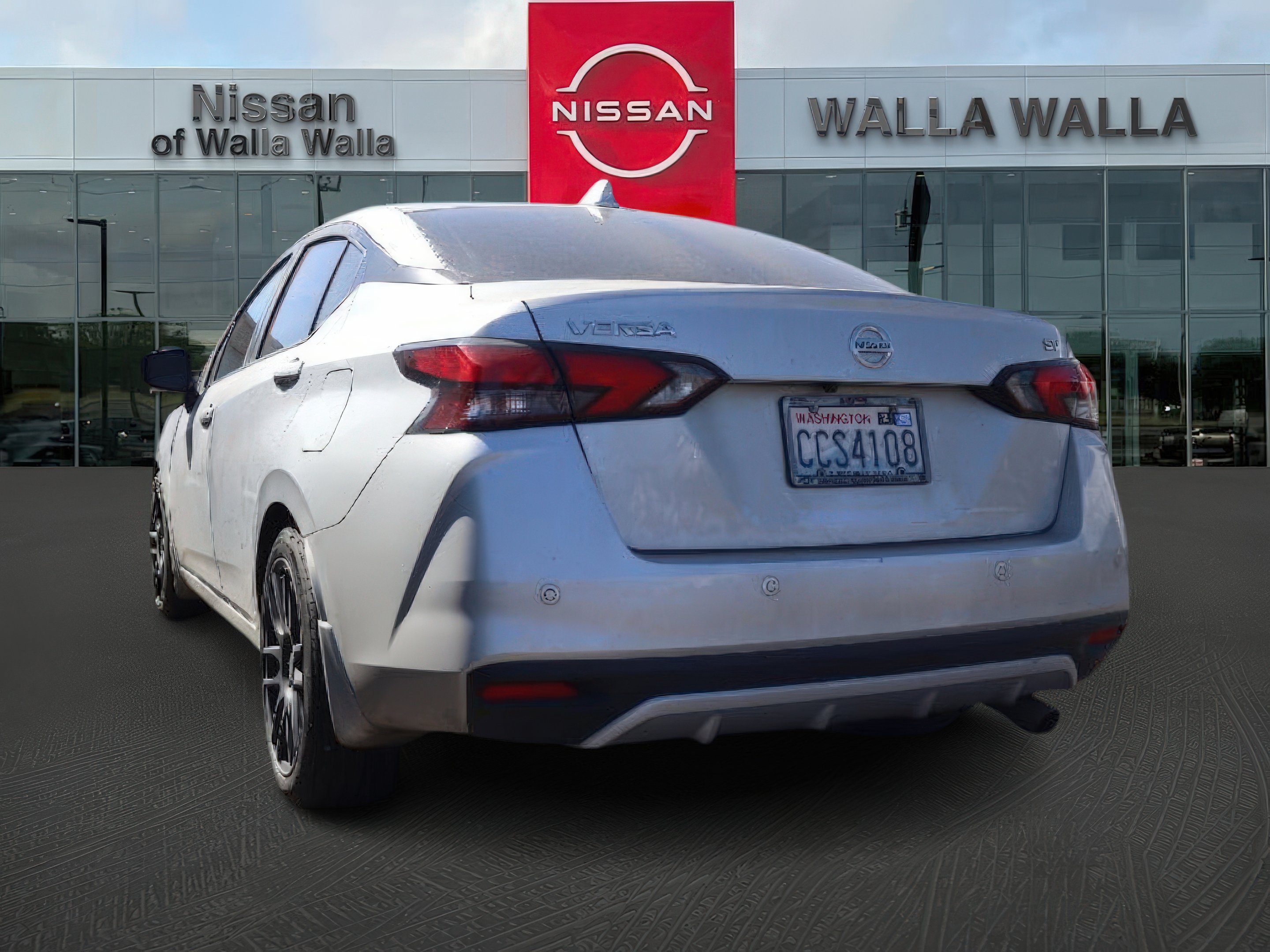 2020 Nissan Versa SV photo 3