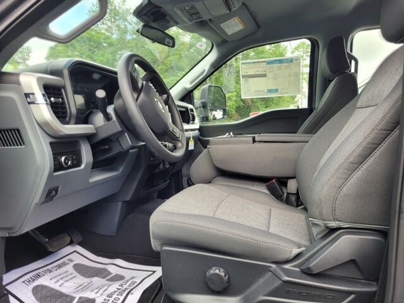 2025 Ford F-250 XL photo 4