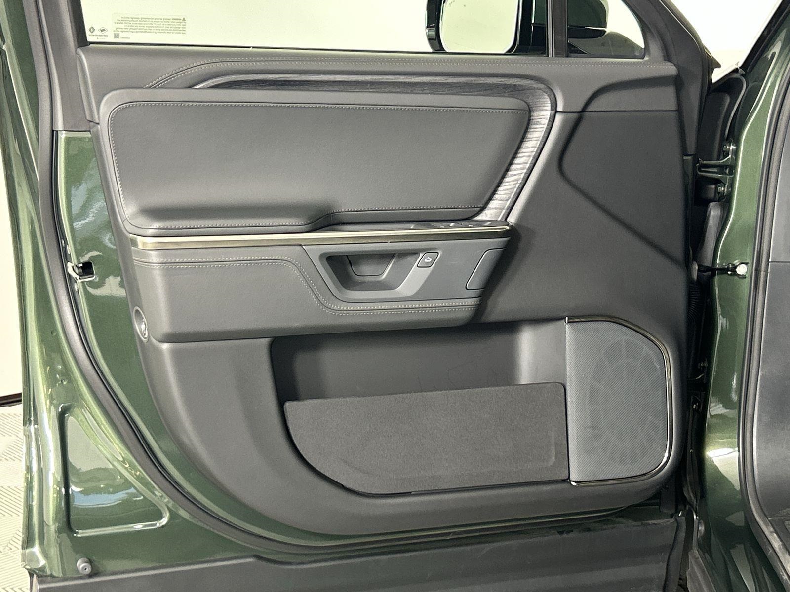 2025 Rivian R1S Adventure photo 19