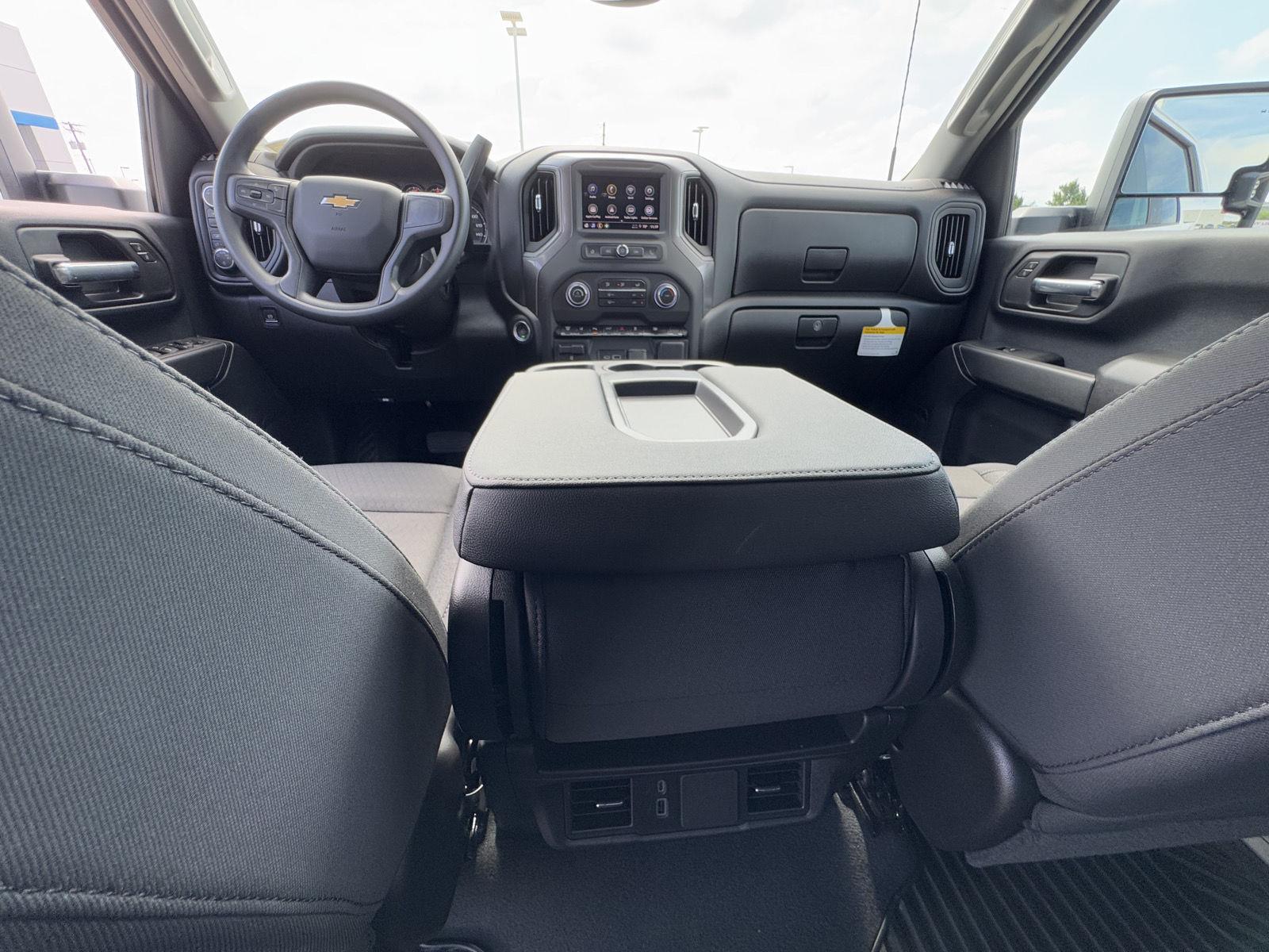 2025 Chevrolet Silverado 2500HD Custom photo 29